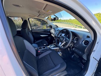 2021 Nissan Navara - Thumbnail