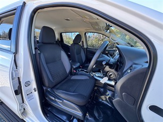 2021 Nissan Navara - Thumbnail