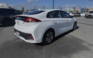 2022 Hyundai Ioniq - Thumbnail