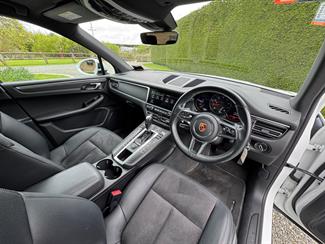 2019 Porsche Macan - Thumbnail