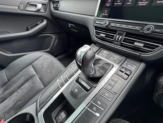 2019 Porsche Macan - Thumbnail