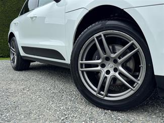 2019 Porsche Macan - Thumbnail