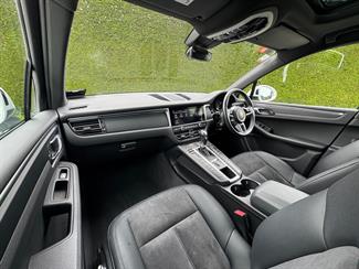 2019 Porsche Macan - Thumbnail