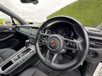 2019 Porsche Macan - Thumbnail