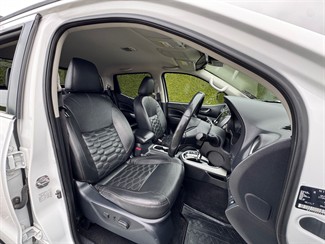 2021 Nissan Navara - Thumbnail