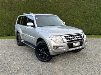 2018 Mitsubishi Pajero - Thumbnail