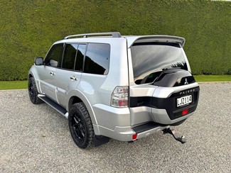 2018 Mitsubishi Pajero - Thumbnail