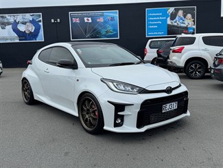 2020 Toyota Yaris - Thumbnail