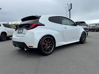 2020 Toyota Yaris - Thumbnail