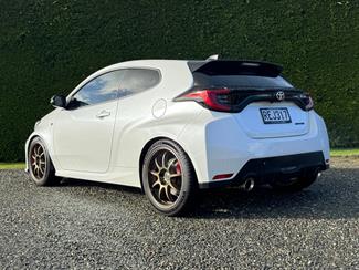 2020 Toyota Yaris - Thumbnail