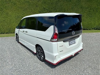 2019 Nissan Serena - Thumbnail