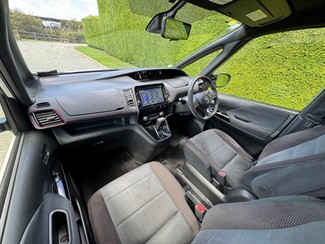 2019 Nissan Serena - Thumbnail