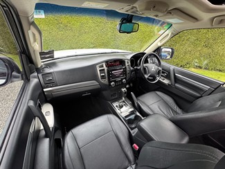 2018 Mitsubishi Pajero - Thumbnail