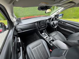 2022 Isuzu MU-X - Thumbnail