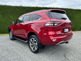 2022 Isuzu MU-X - Thumbnail