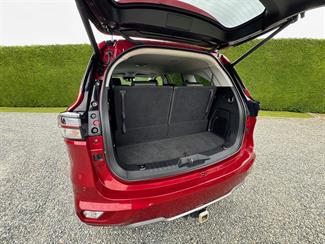 2022 Isuzu MU-X - Thumbnail