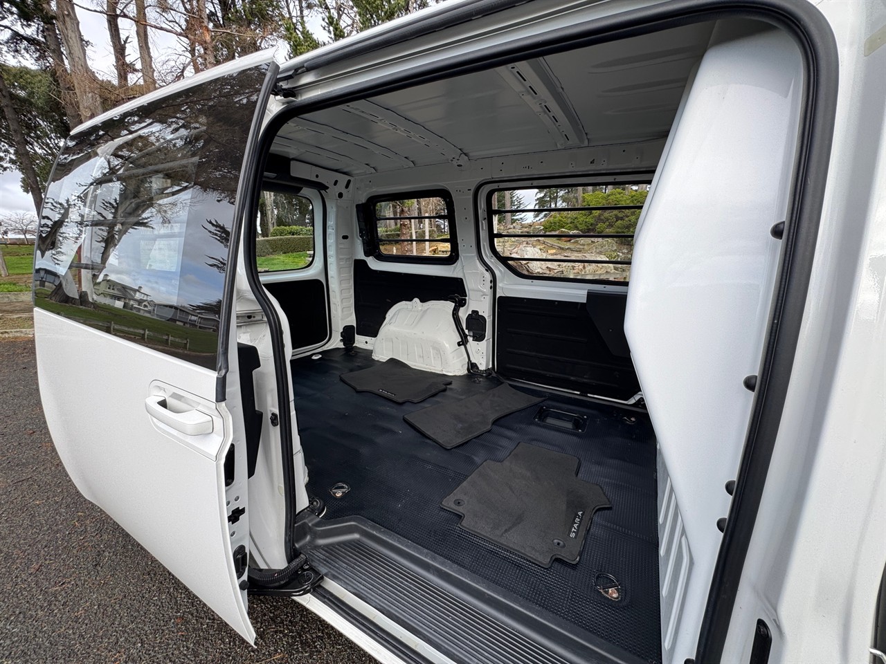 2023 Hyundai Staria Load