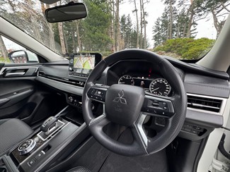 2023 Mitsubishi Outlander - Thumbnail