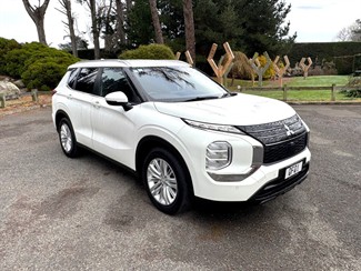 2023 Mitsubishi Outlander - Thumbnail