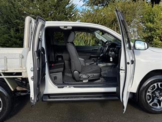 2021 Toyota Hilux - Thumbnail