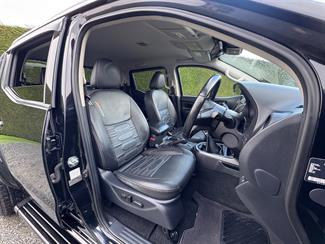 2022 Nissan Navara - Thumbnail