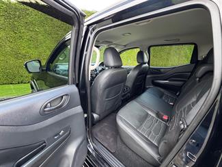 2022 Nissan Navara - Thumbnail