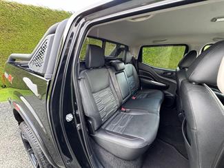 2022 Nissan Navara - Thumbnail