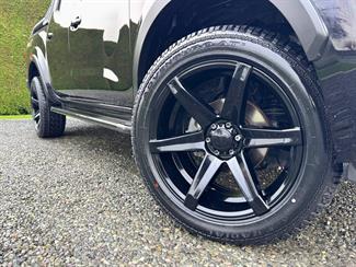 2022 Nissan Navara - Thumbnail