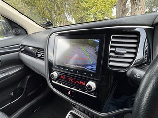 2022 Mitsubishi Outlander - Thumbnail