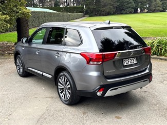 2022 Mitsubishi Outlander - Thumbnail
