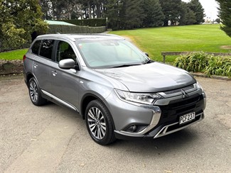 2022 Mitsubishi Outlander - Thumbnail