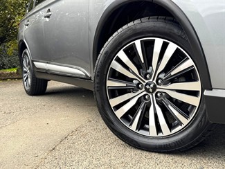 2022 Mitsubishi Outlander - Thumbnail