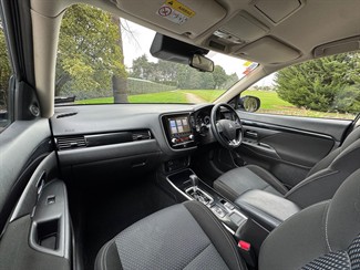 2022 Mitsubishi Outlander - Thumbnail