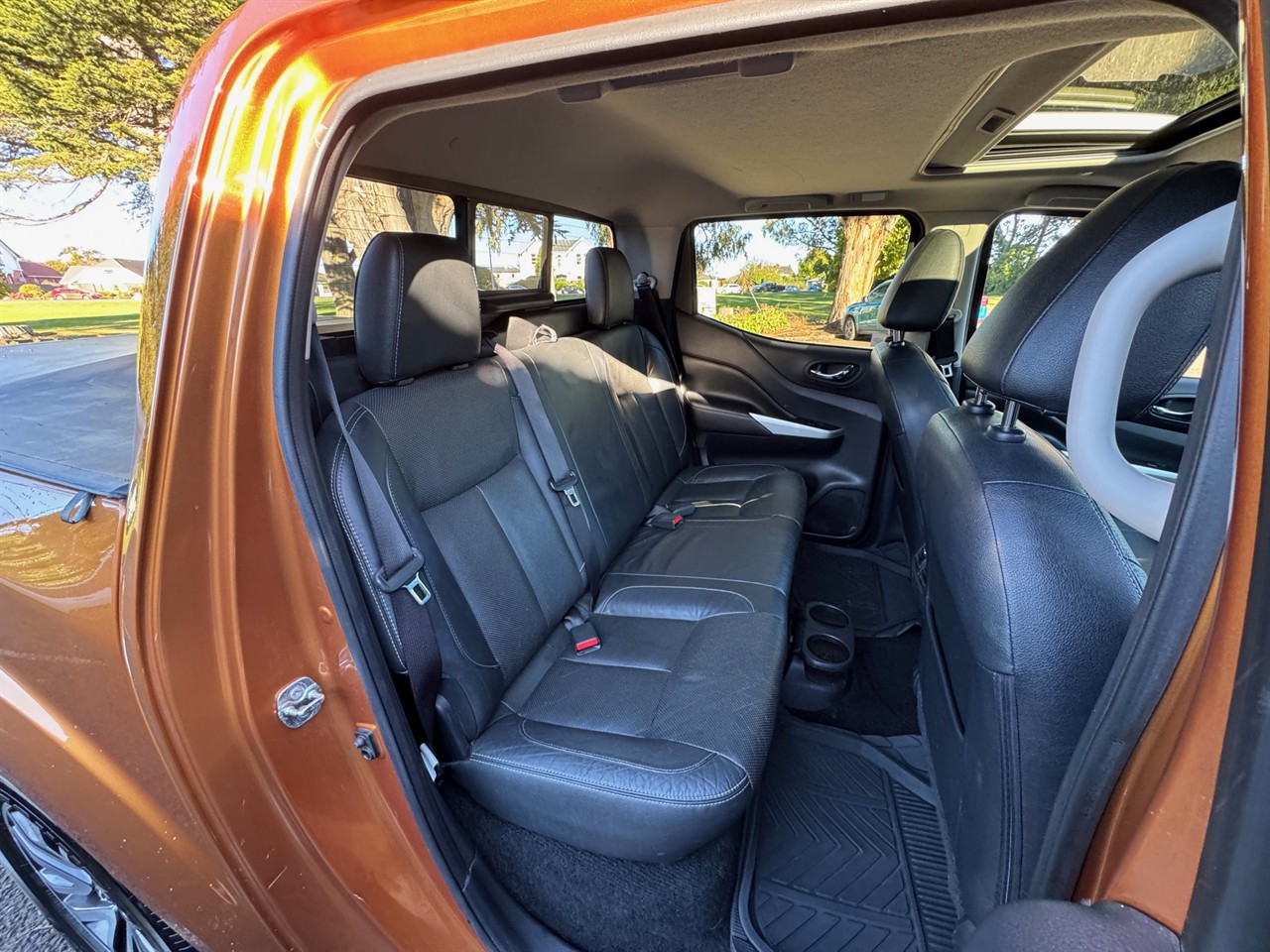 2015 NISSAN NAVARA