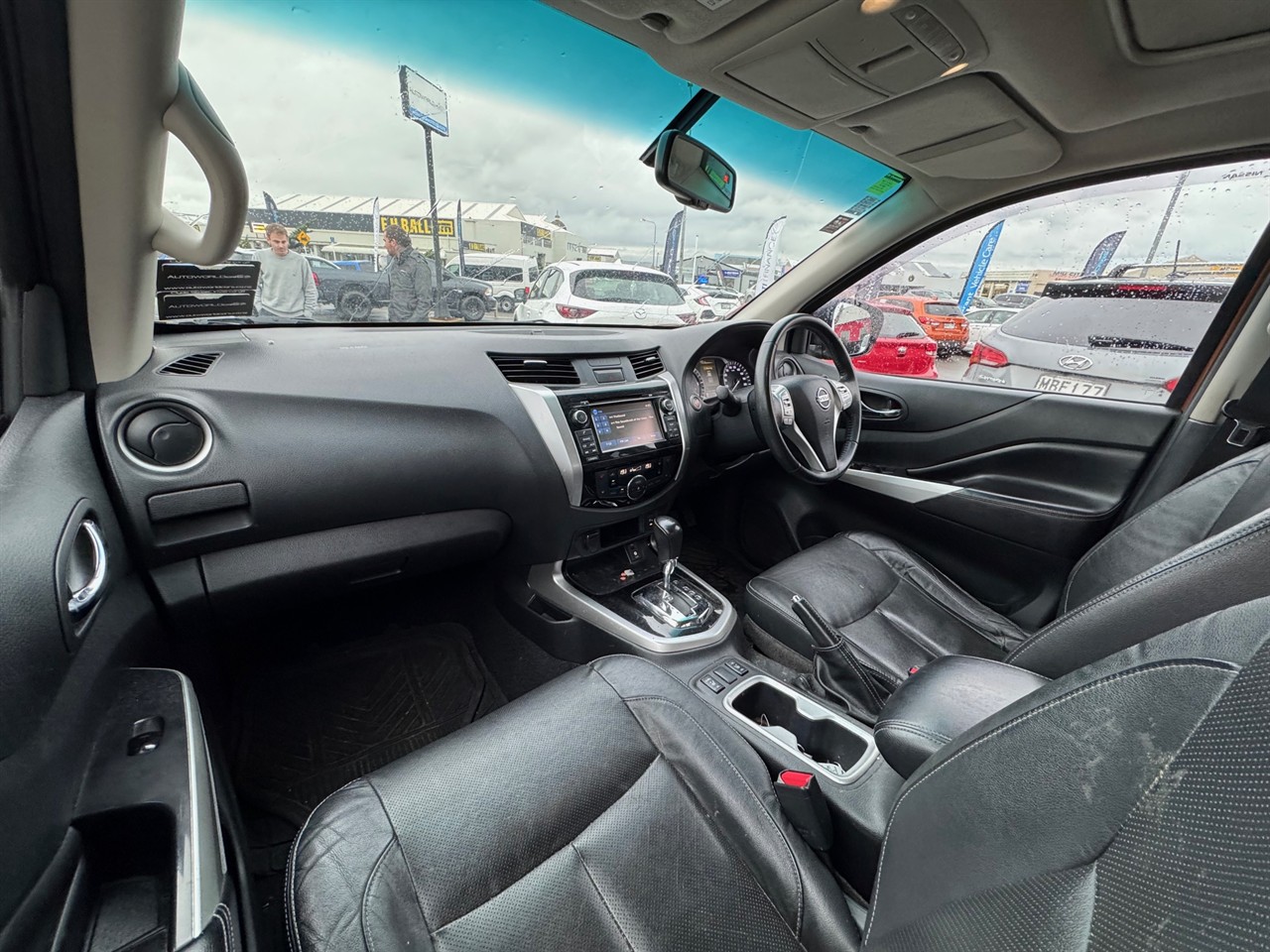 2015 NISSAN NAVARA