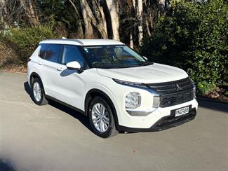 2022 Mitsubishi Outlander - Thumbnail