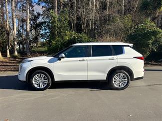 2022 Mitsubishi Outlander - Thumbnail