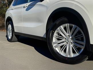 2022 Mitsubishi Outlander - Thumbnail