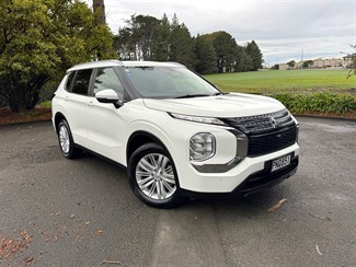 2022 Mitsubishi Outlander - Thumbnail