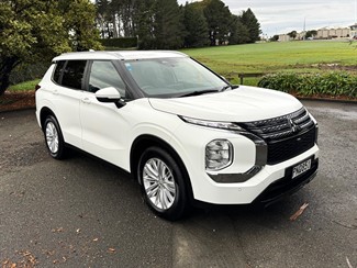 2022 Mitsubishi Outlander - Thumbnail
