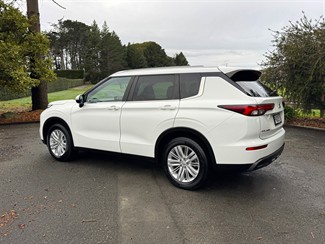 2022 Mitsubishi Outlander - Thumbnail