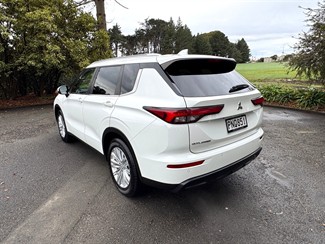 2022 Mitsubishi Outlander - Thumbnail