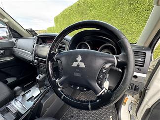 2018 Mitsubishi Pajero - Thumbnail