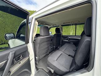 2018 Mitsubishi Pajero - Thumbnail