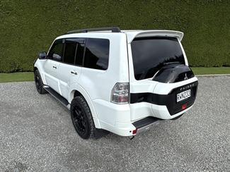 2018 Mitsubishi Pajero - Thumbnail