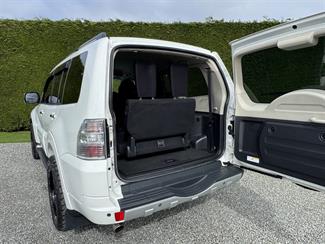 2018 Mitsubishi Pajero - Thumbnail