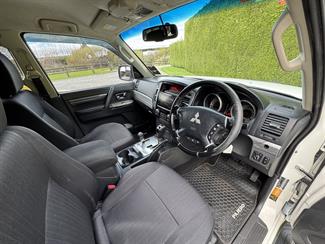 2018 Mitsubishi Pajero - Thumbnail