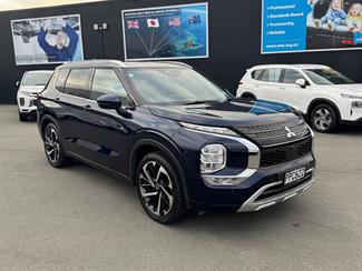 2022 Mitsubishi Outlander - Thumbnail