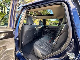 2022 Mitsubishi Outlander - Thumbnail