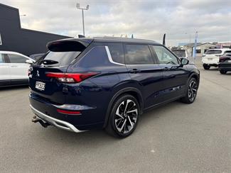 2022 Mitsubishi Outlander - Thumbnail